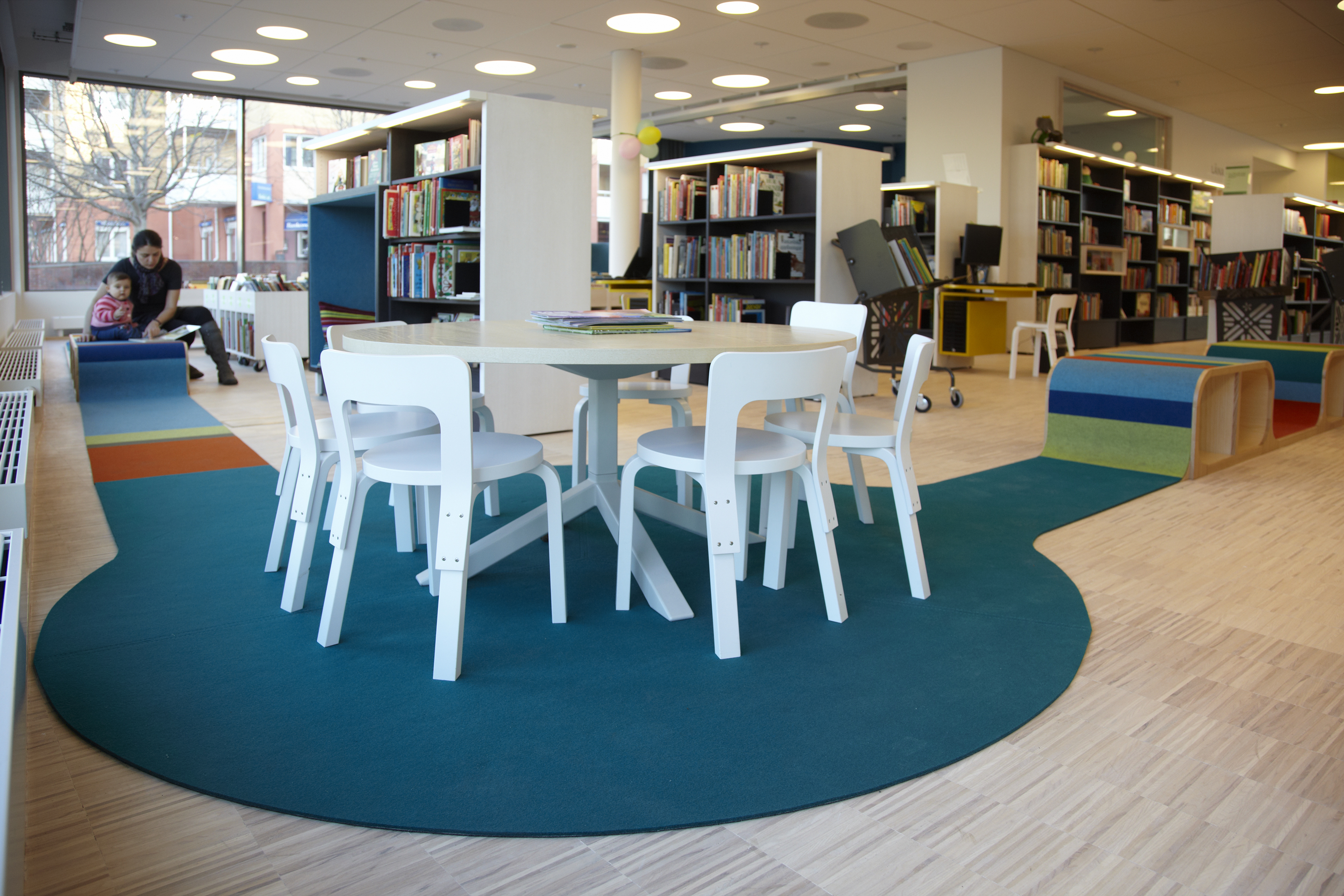 fraster, filt, opklæbning, akustik, uld filt, inspiration, design, indretning, filttavle, udsmykning, opklæbet filt, filt på væg, limet filt, vægfilt, filtfarve, dekoration